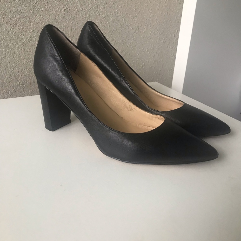 Pointy toe block heel pump